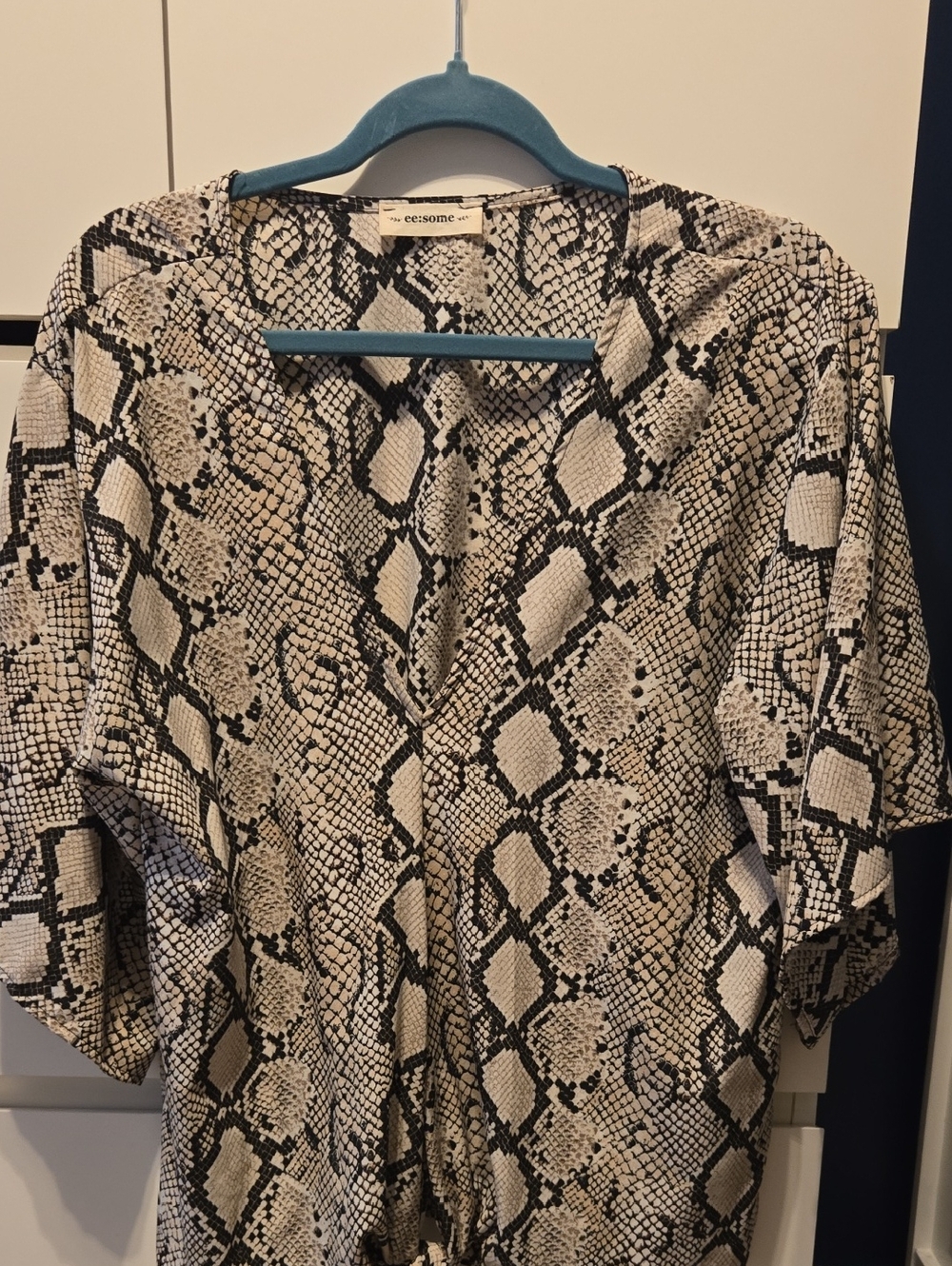 eesome Snake-Print Short Sleeve Blouse in Black and Cream